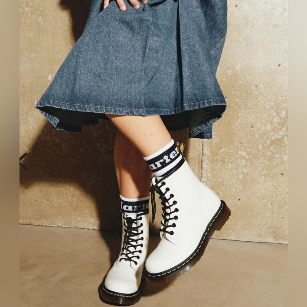 NWOT Dr Martens 1460 Smooth White Leather Lace Up Boots size 6.